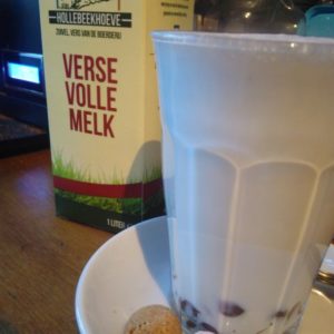 Verse volle melk van de Hollebeekhoeve